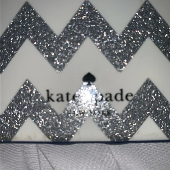 Kate Spade IPhone 7/8 plus wrap case. - Picture 2 of 4